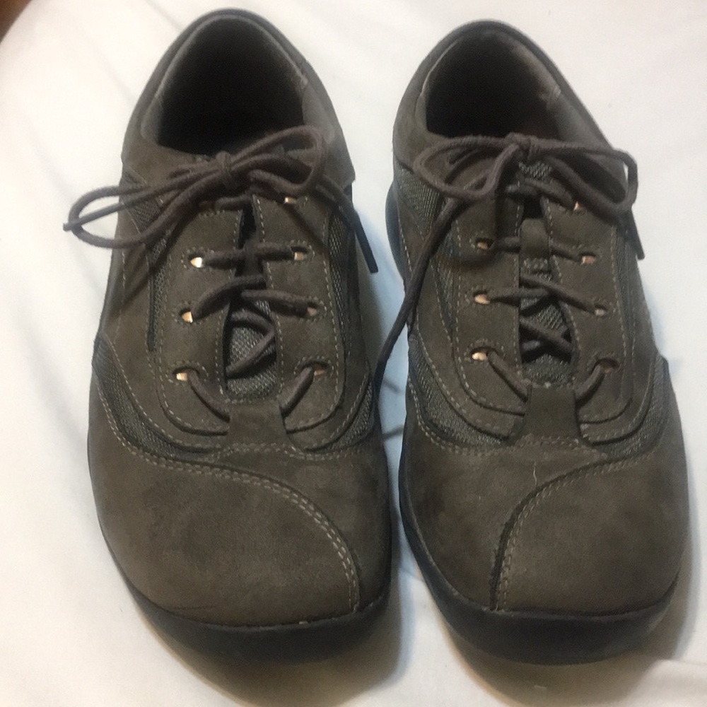 Clark’s sneaker style lace up shoes